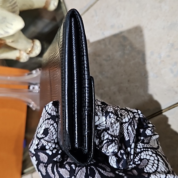 Louis Vuitton Black Epi Leather Sarah Wallet CA4039 GUC - Picture 8 of 17